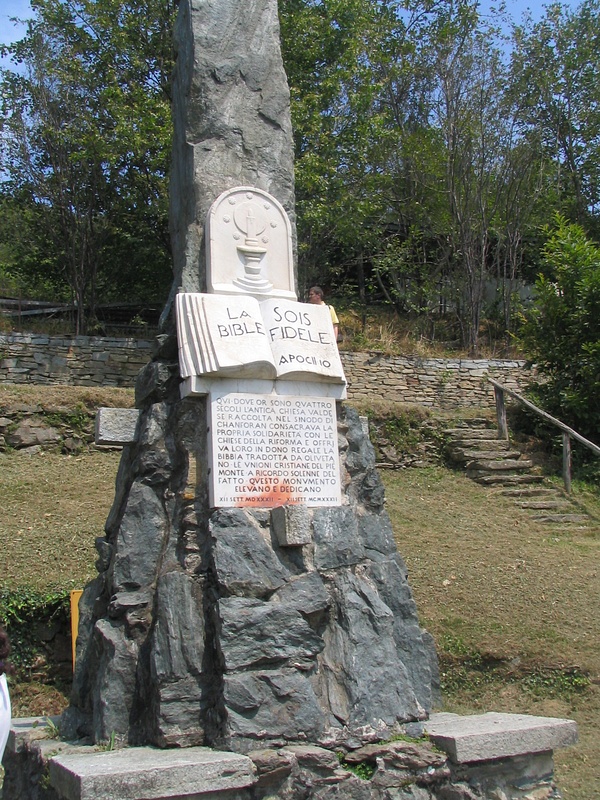 Monument en mémoire du synode vaudois de Chanforan